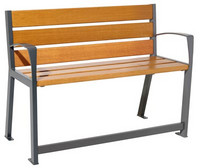 Parkbänke und -tische