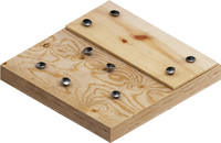 Holz mit Nägeln.